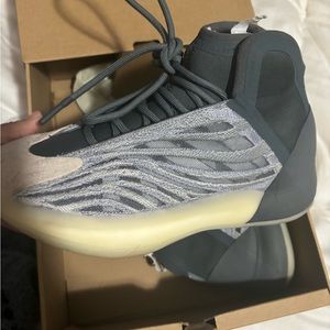 Yeezy Yzy QNTM (used) size 6.5